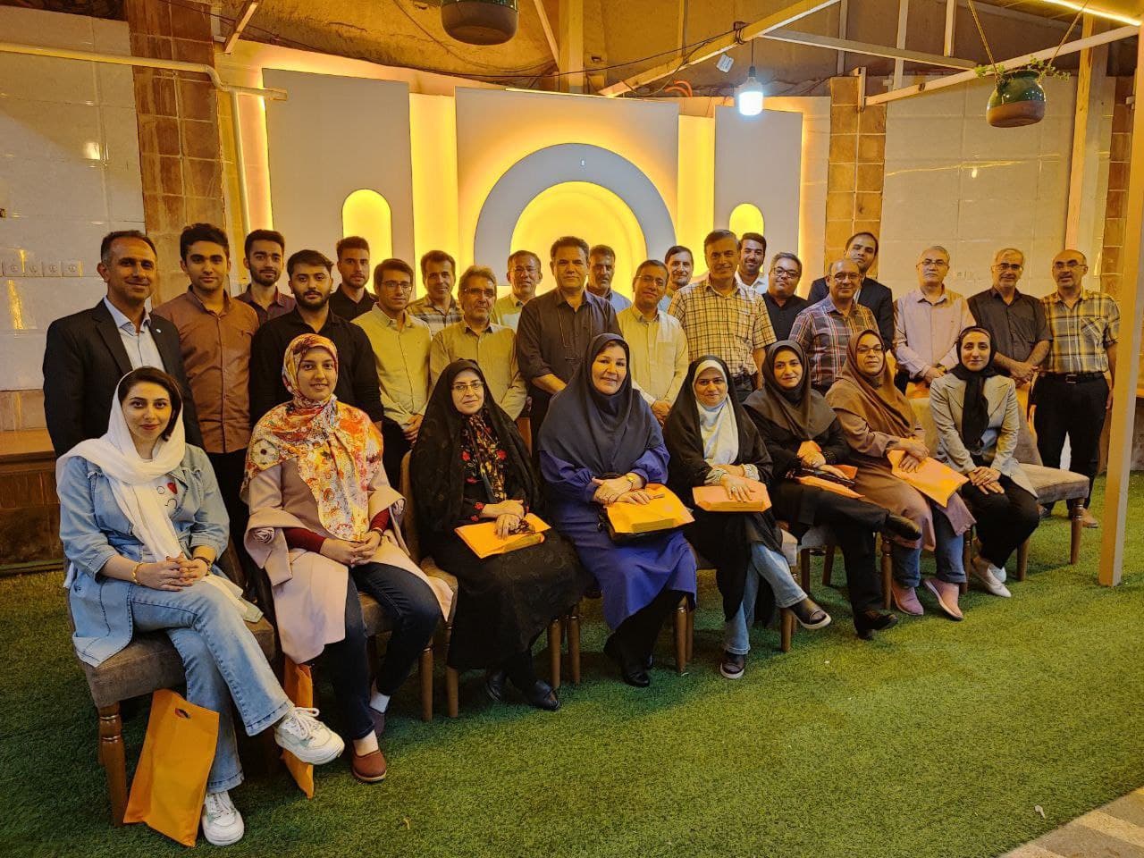آموزشگاه علمی آزاد هنرجو